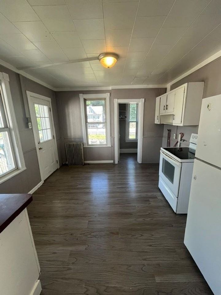 223 W Rowe St - Photo 5 of 11