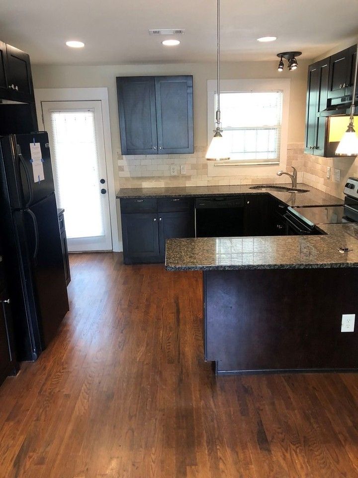 2578 Rockcliff Rd Se - Photo 5 of 6