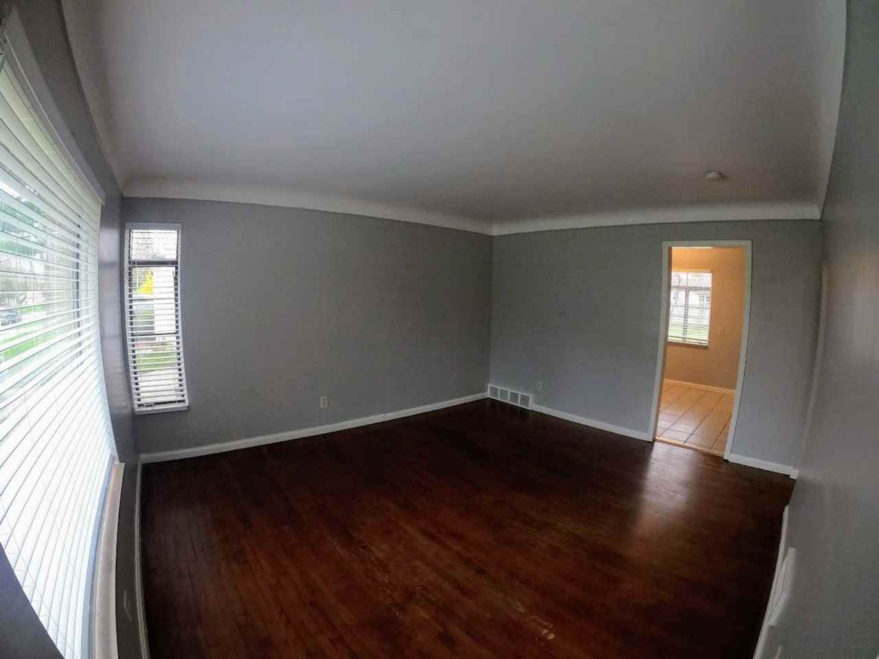 23085 Floral St - Photo 3 of 15