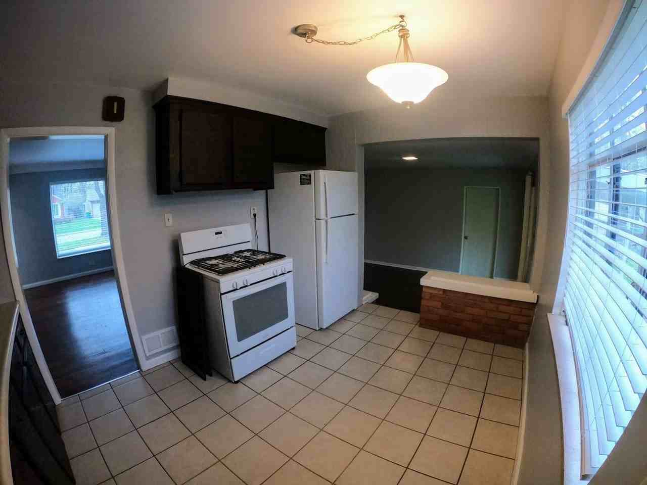 23085 Floral St - Photo 4 of 15