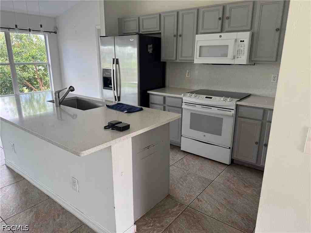 3819 24th St W - Photo 4 of 12