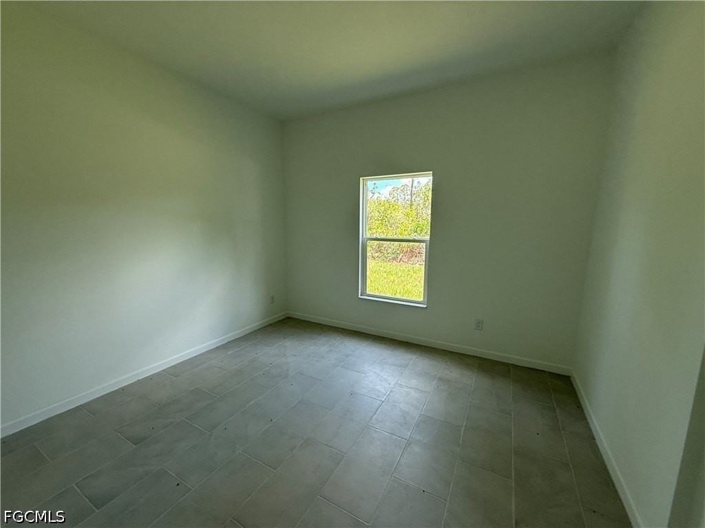 4103 E 13th St - Photo 6 of 12