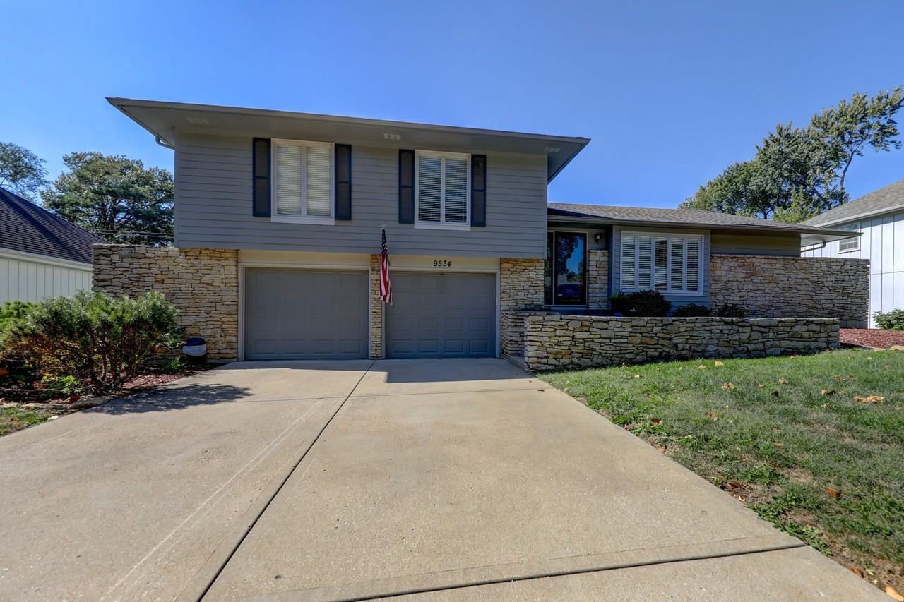 9534 Glenwood St - Photo 2 of 26