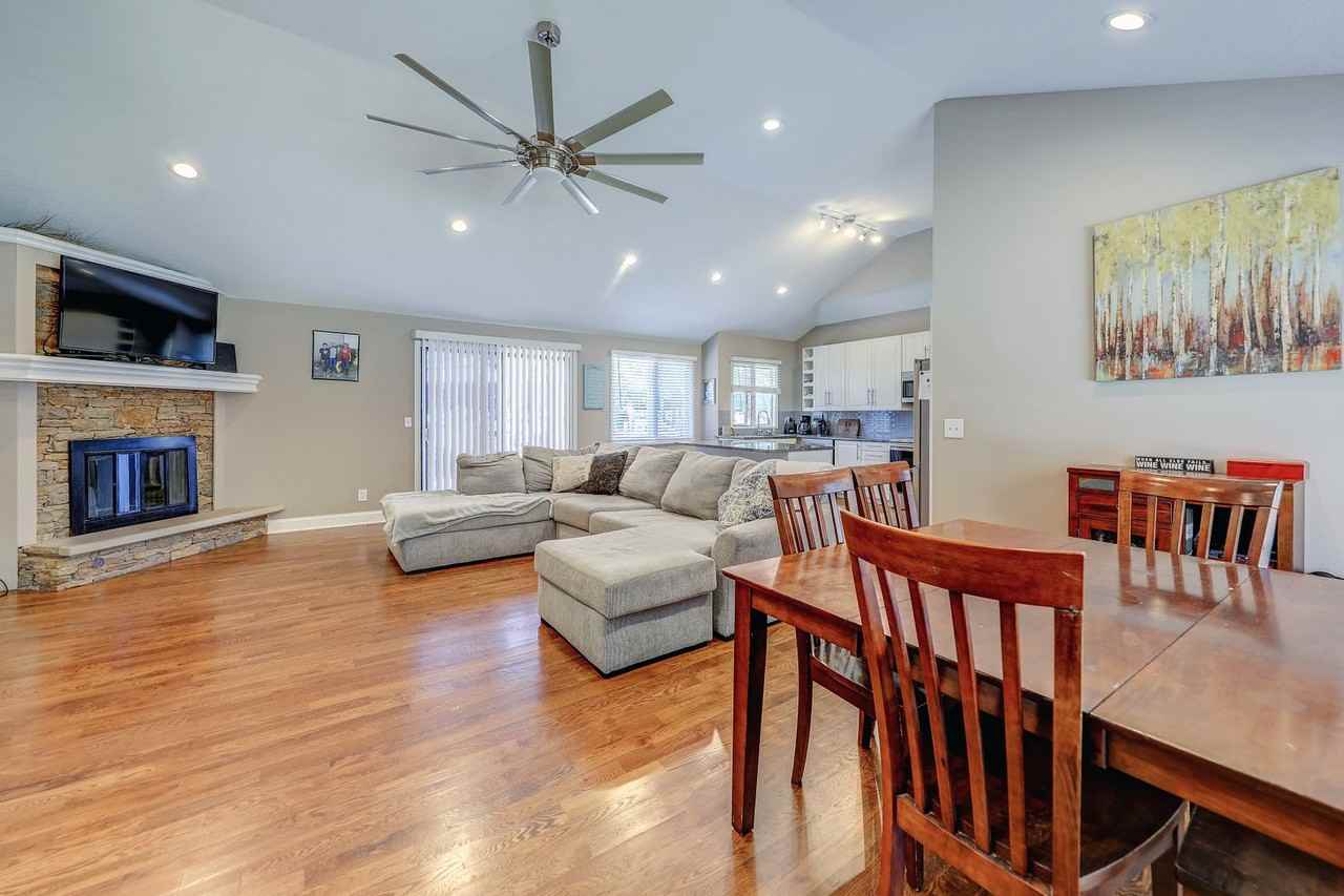 9534 Glenwood St - Photo 4 of 26