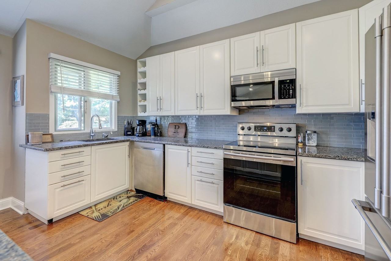 9534 Glenwood St - Photo 7 of 26