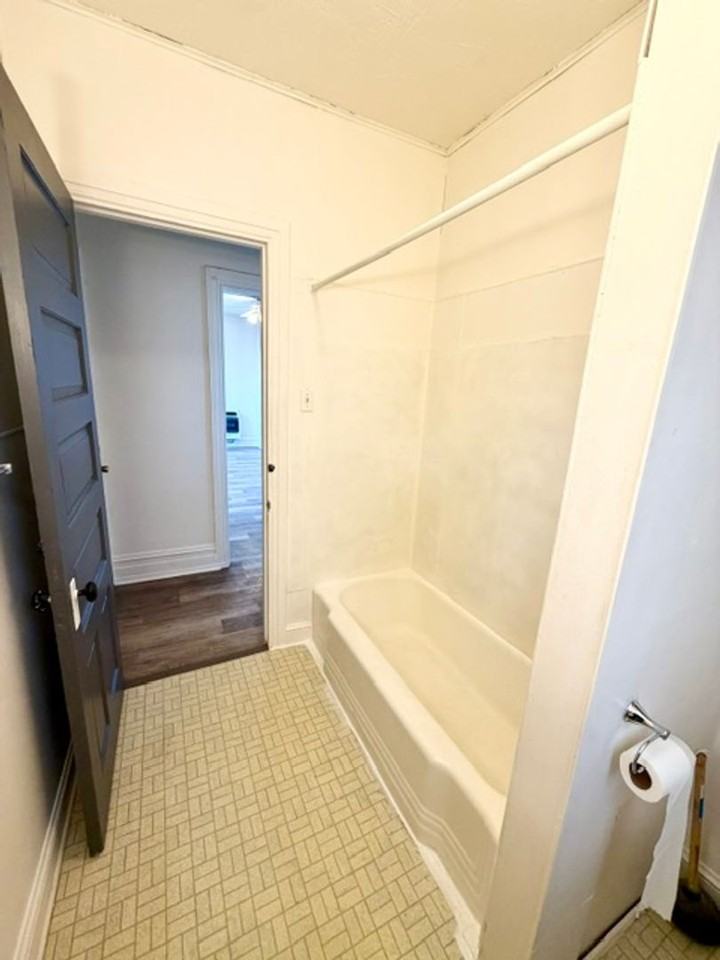 18 N Pine St #2C - Photo 7 of 10
