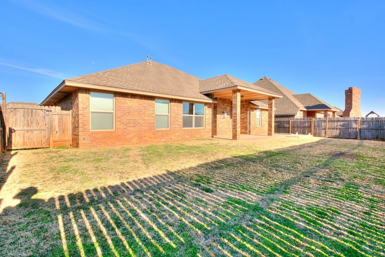 19217 Garden Creek Ln - Photo 4 of 43