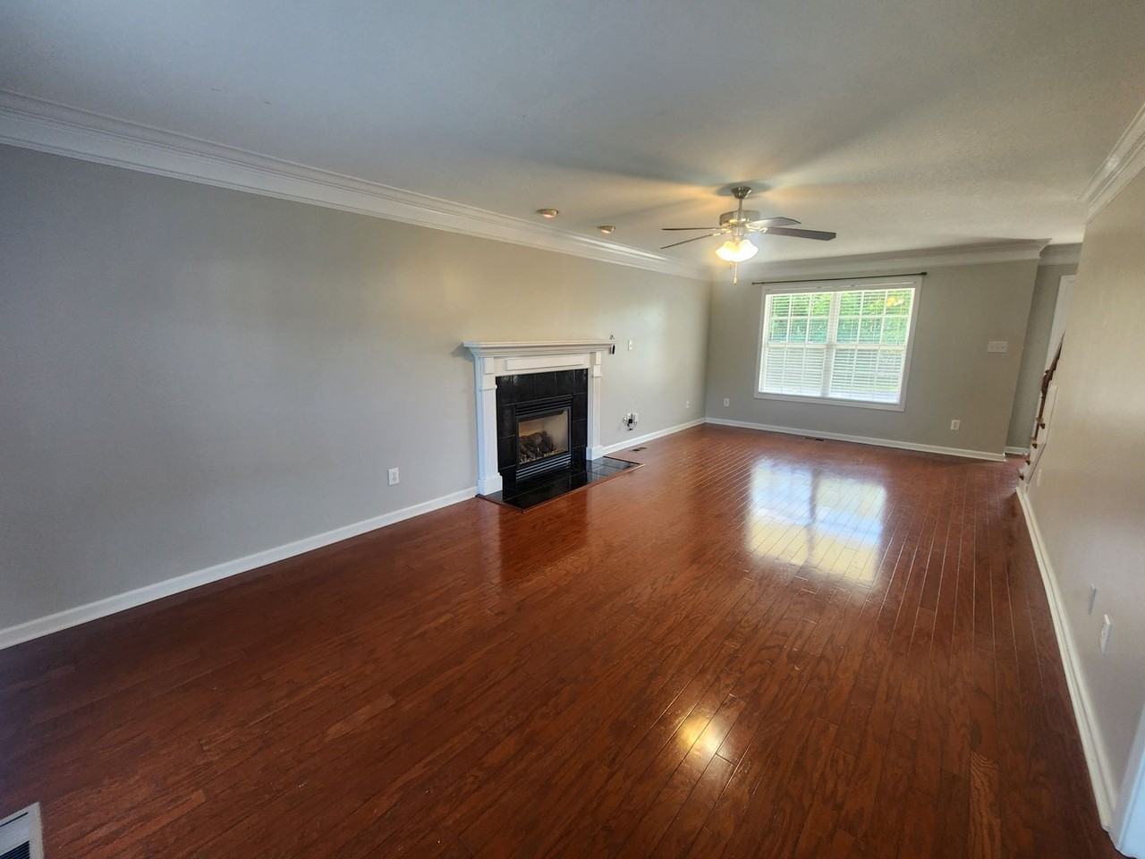 3346 Hunt Crest Rd - Photo 3 of 11