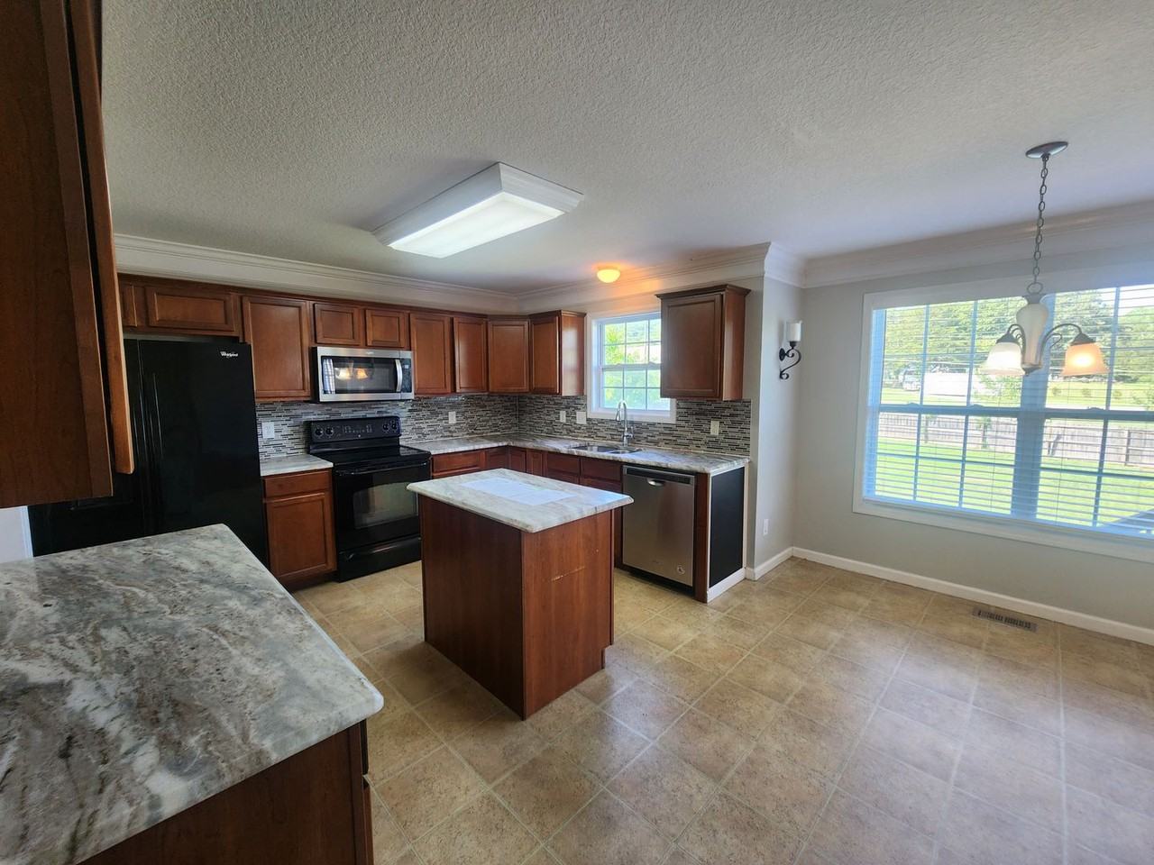 3346 Hunt Crest Rd - Photo 4 of 11