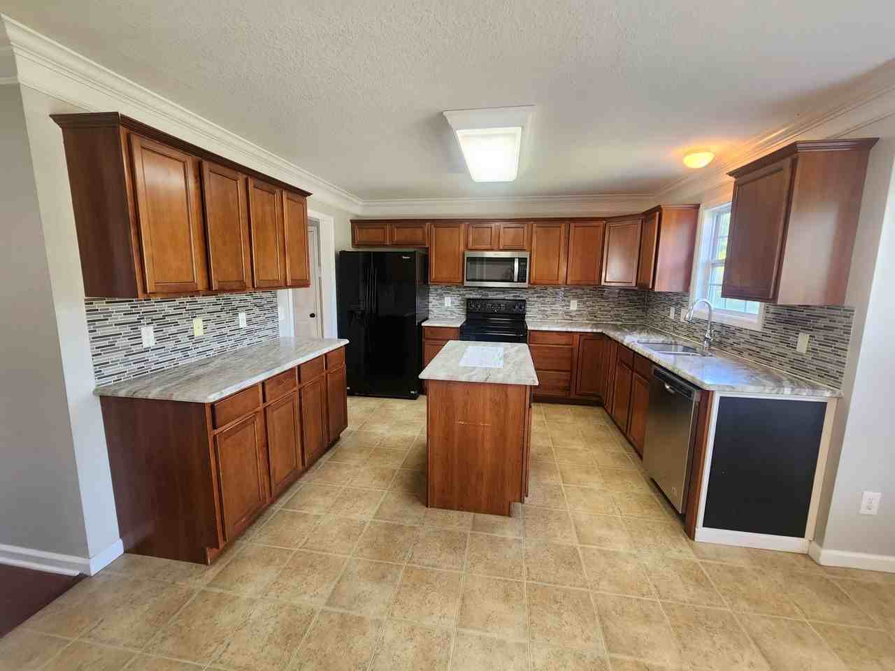 3346 Hunt Crest Rd - Photo 5 of 11