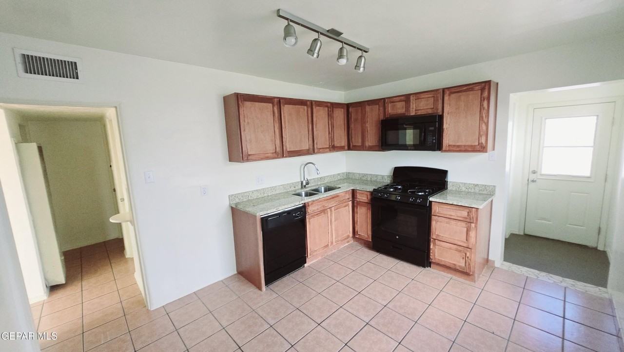 5409 Timberwolf Dr - Photo 3 of 10