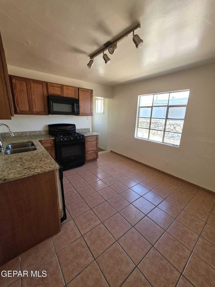 5409 Timberwolf Dr - Photo 5 of 10