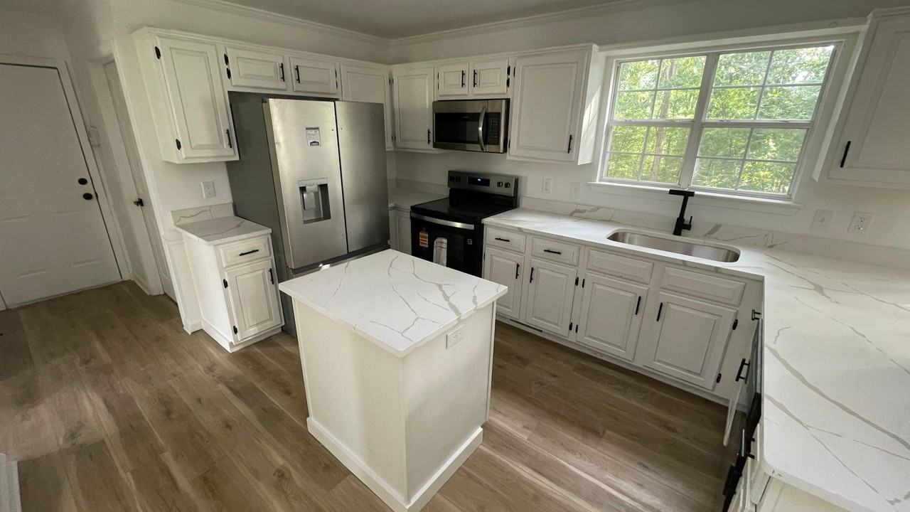 14421 Woodcreek Dr - Photo 3 of 28