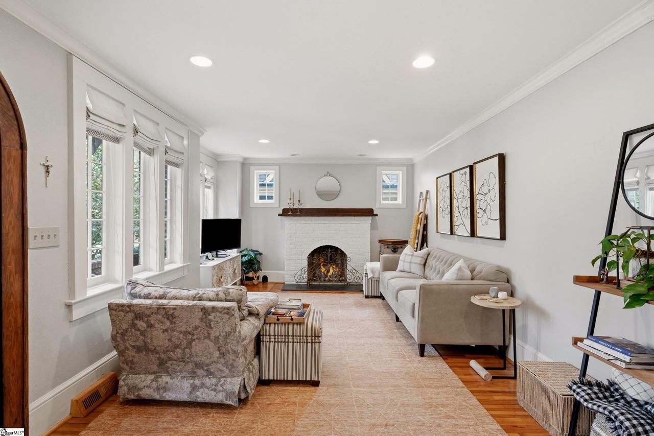 309 Randall St - Photo 6 of 44