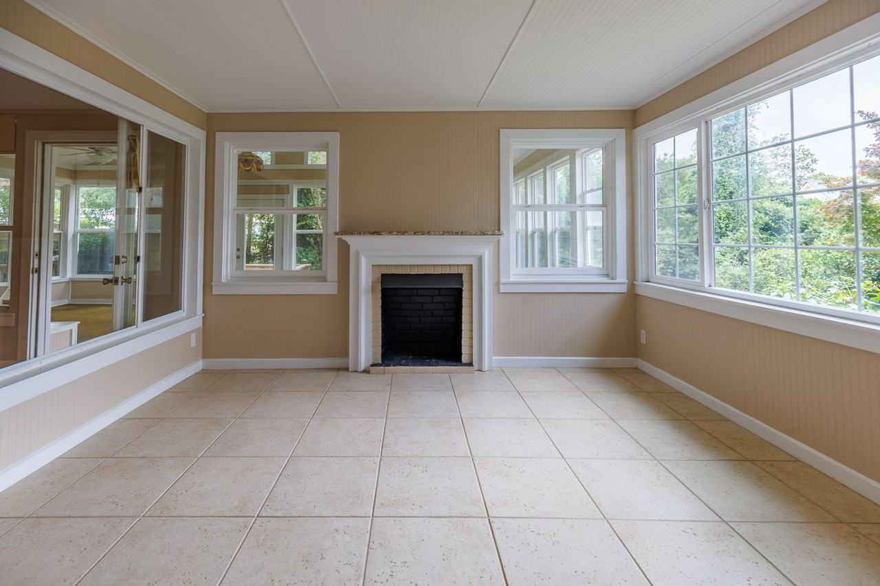 208 Pinecrest Ln - Photo 5 of 24