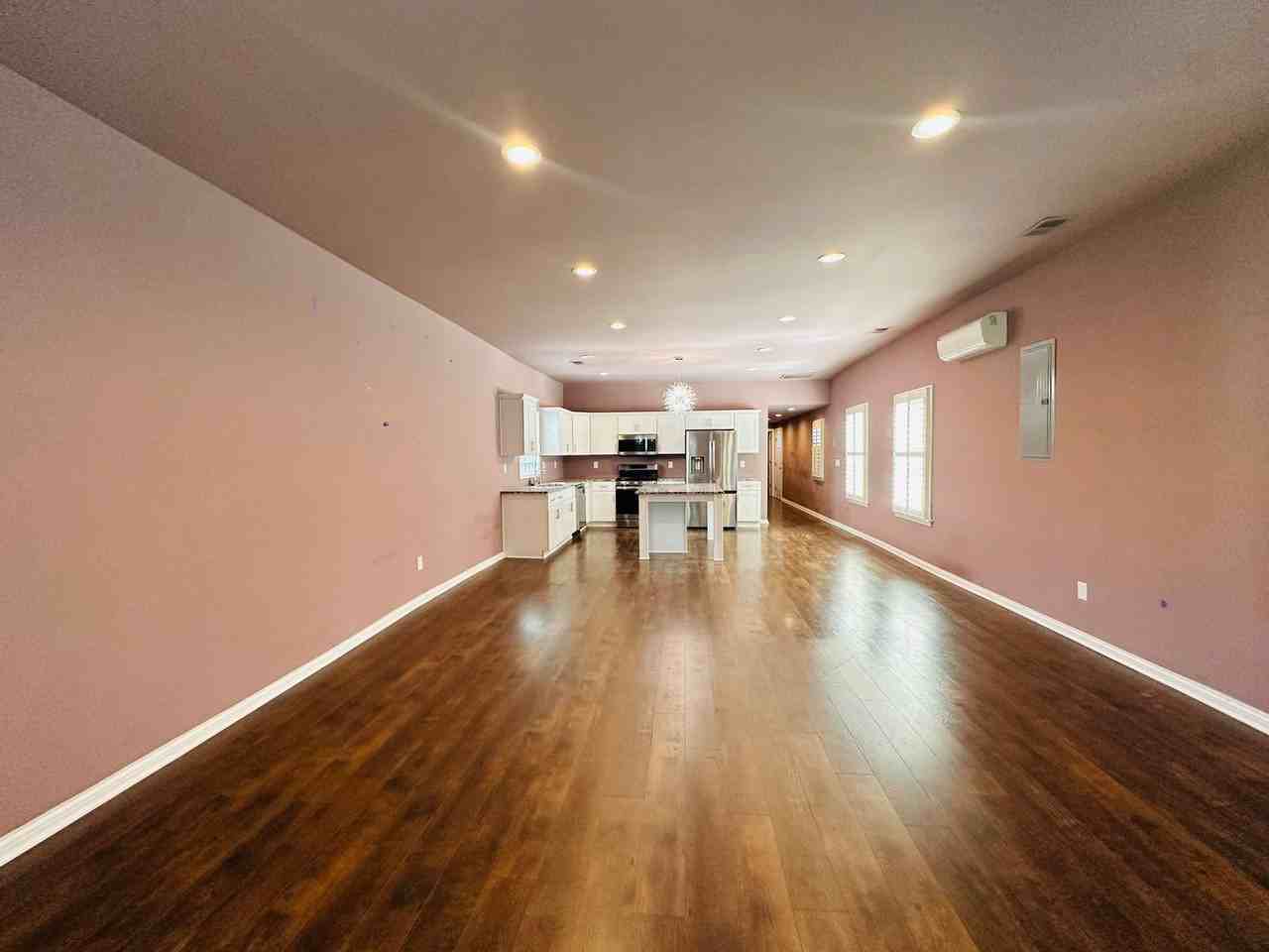 829 E Chestnut St - Photo 2 of 32