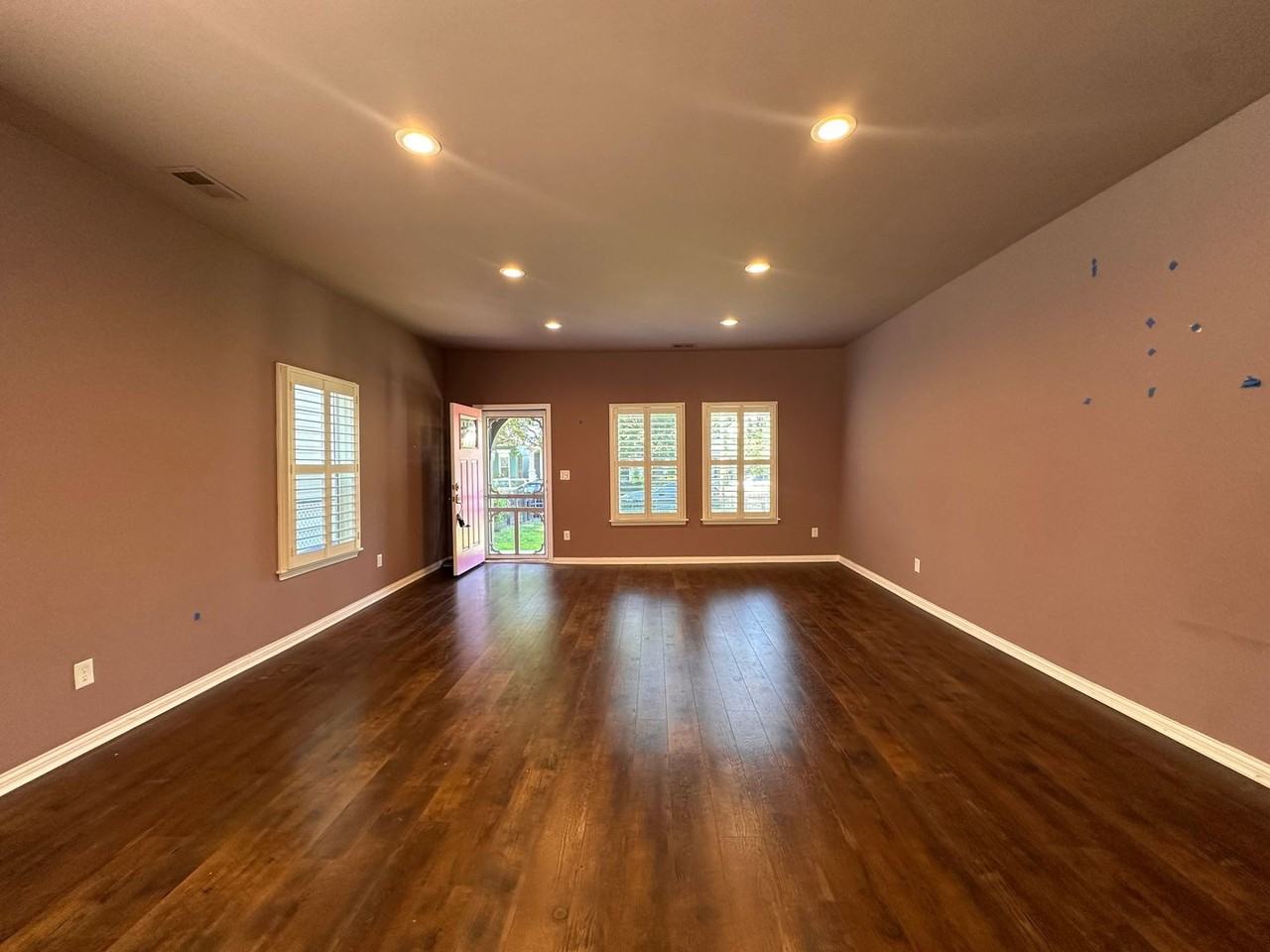 829 E Chestnut St - Photo 3 of 32