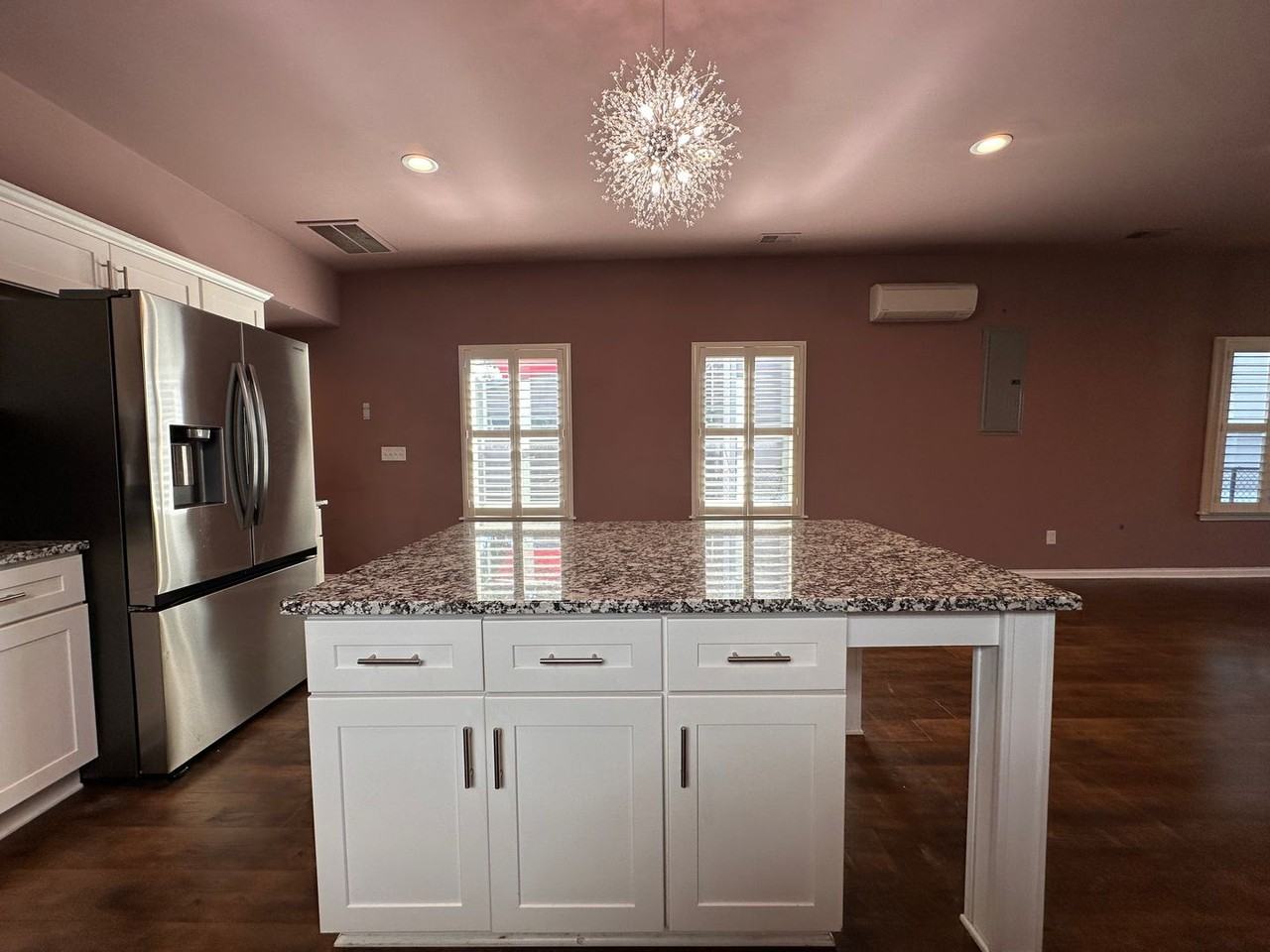 829 E Chestnut St - Photo 7 of 32