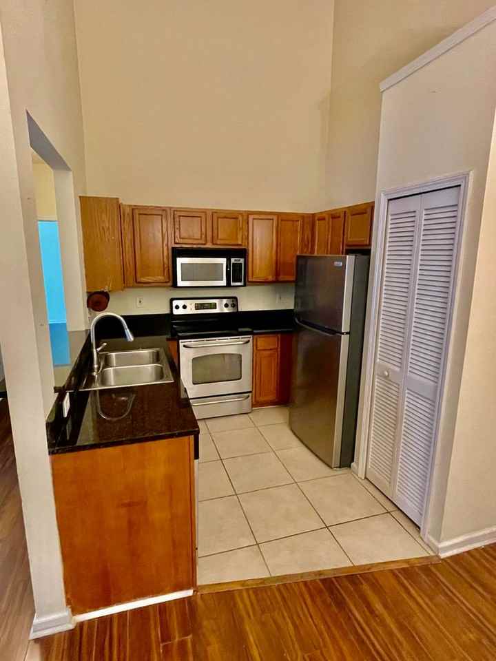 1601 Nectarine St #I6 - Photo 4 of 13