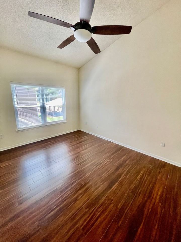 1601 Nectarine St #I6 - Photo 6 of 13