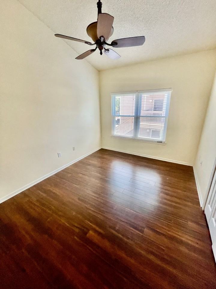 1601 Nectarine St #I6 - Photo 7 of 13