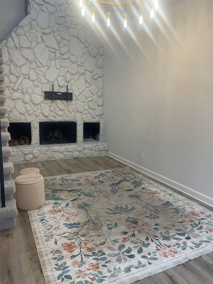 1900 Ridgecrest Dr - Photo 4 of 32