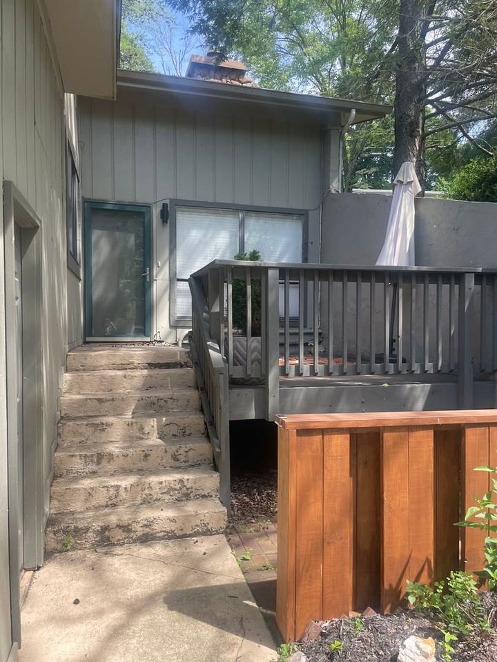 1900 Ridgecrest Dr - Photo 2 of 32