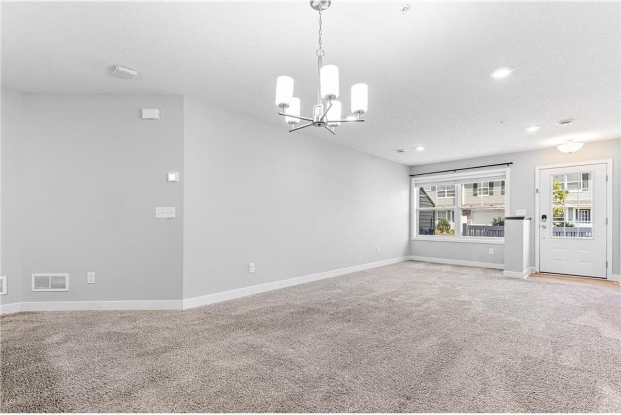 8042 Abercrombie Ln - Photo 7 of 25