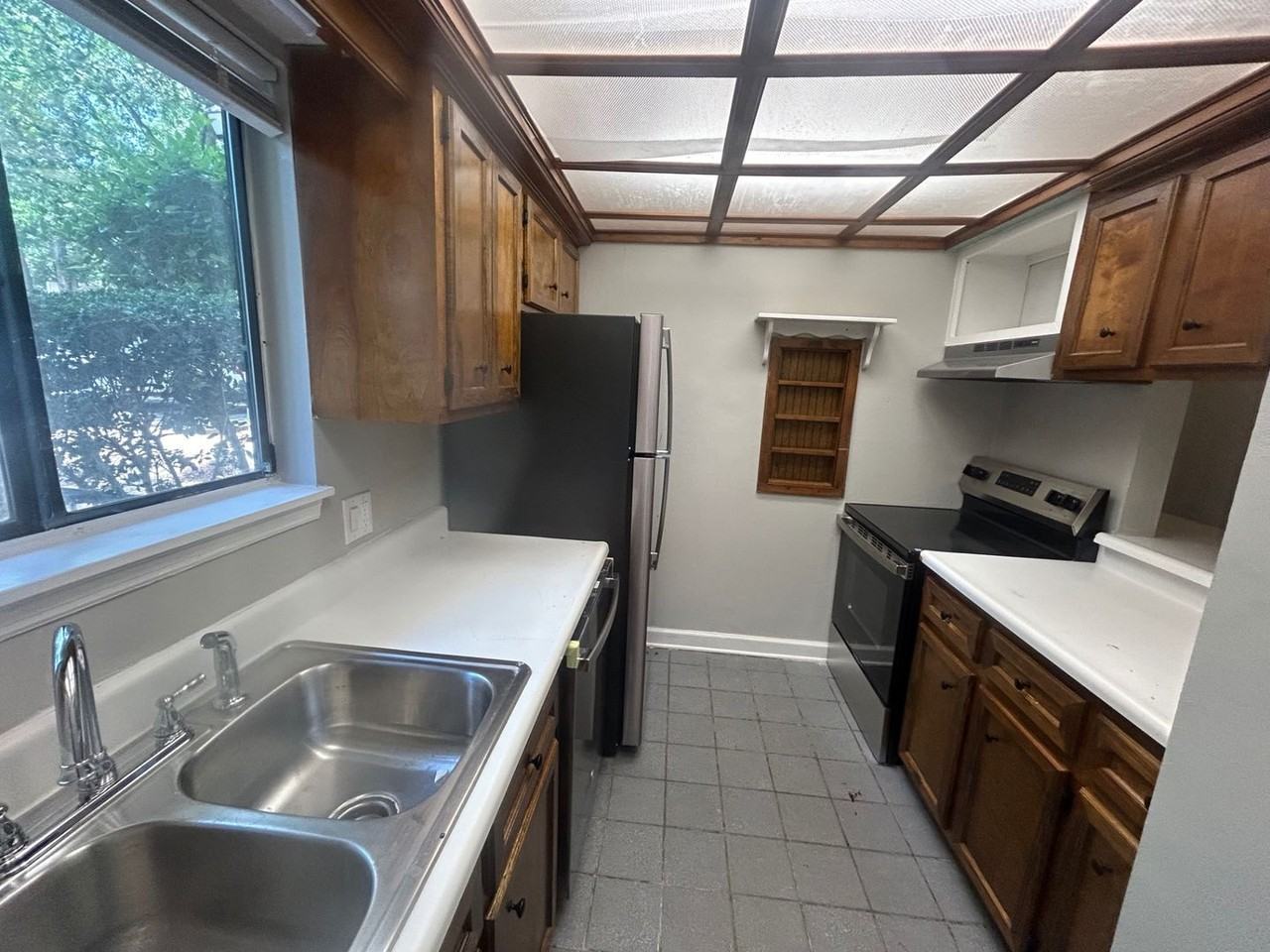 240 Jamil Rd - Photo 6 of 24