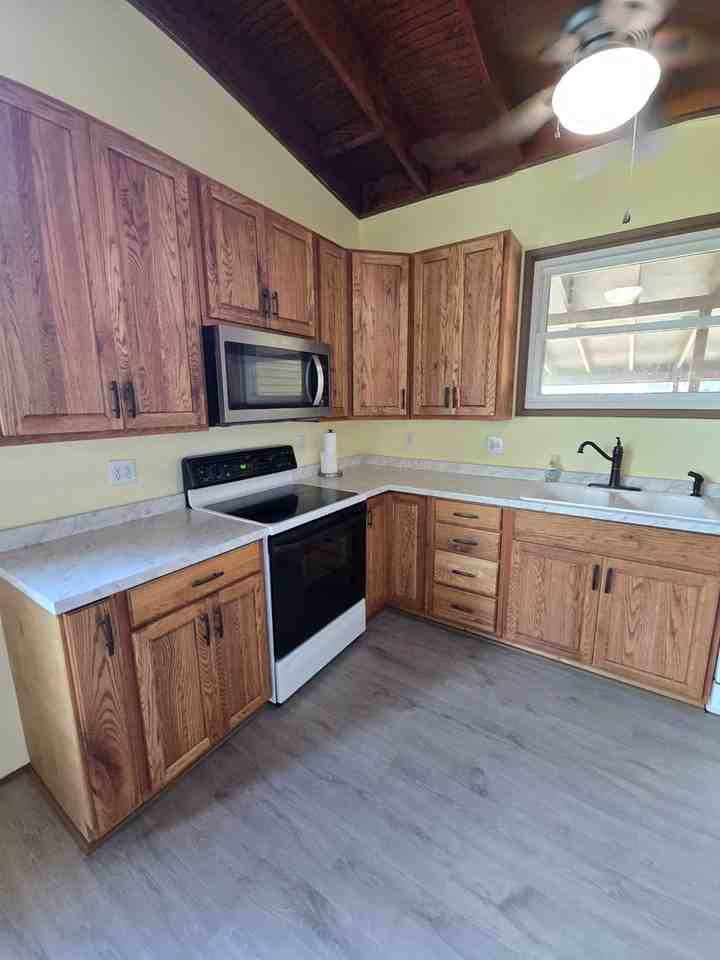 8001 Stuart St - Photo 3 of 21