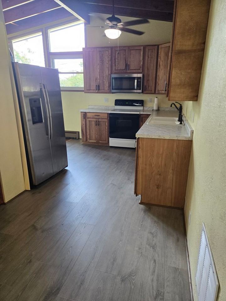 8001 Stuart St - Photo 4 of 21