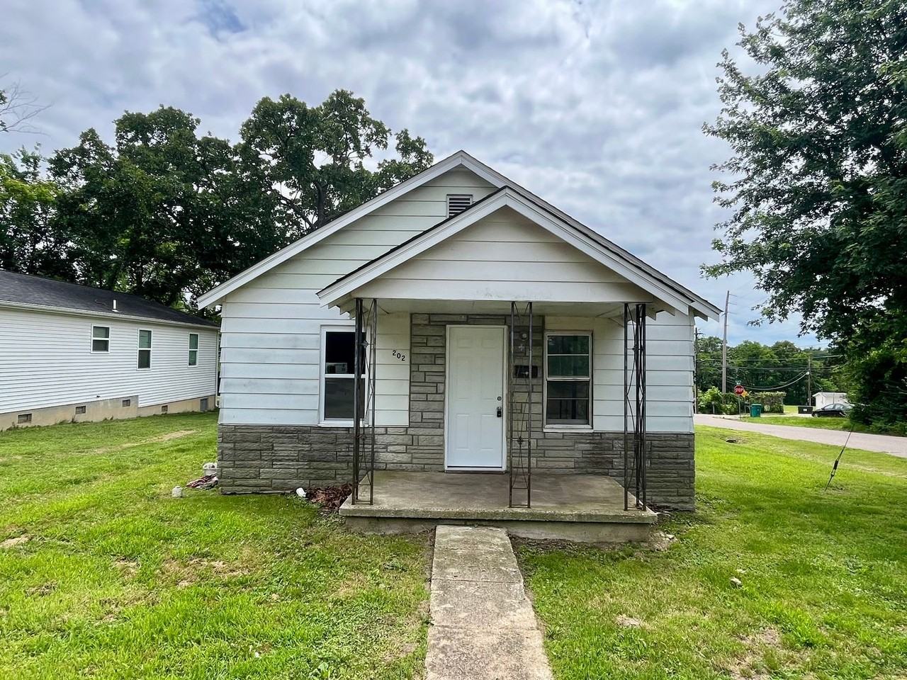 202 Bland St