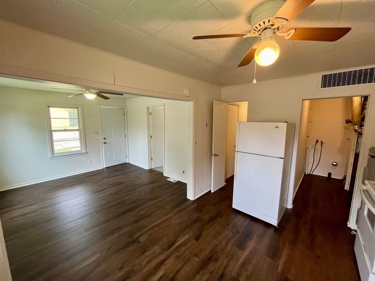 202 Bland St - Photo 2 of 9