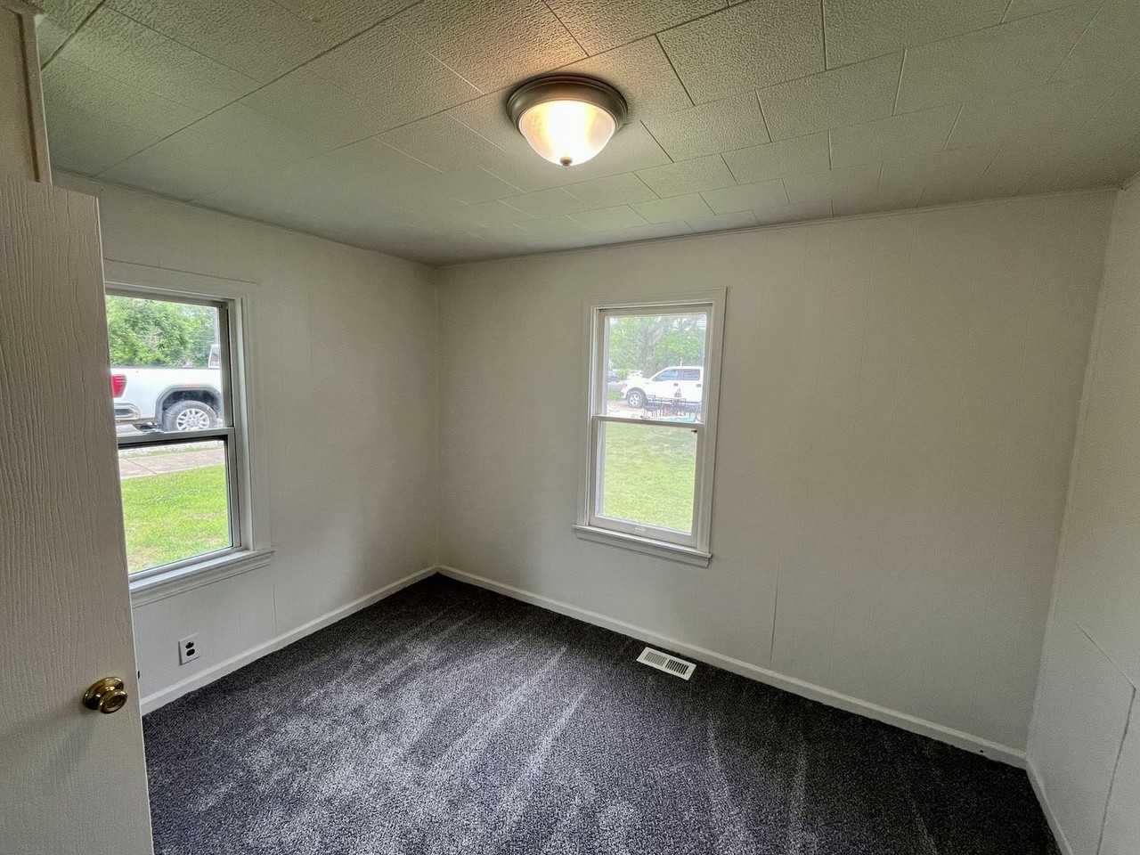 202 Bland St - Photo 5 of 9