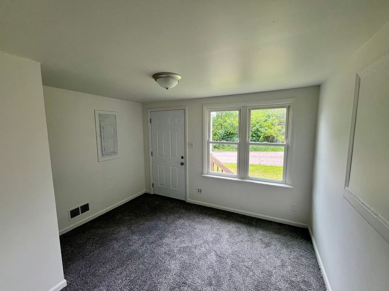 202 Bland St - Photo 6 of 9
