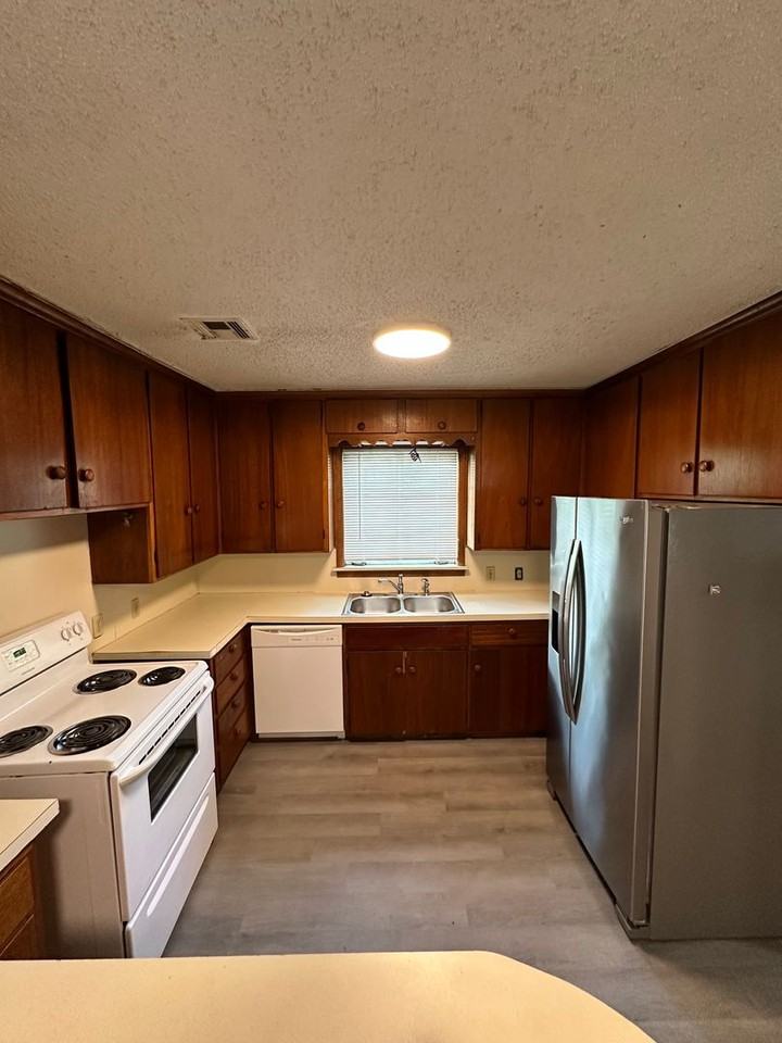3915 E 38th St - Photo 7 of 7