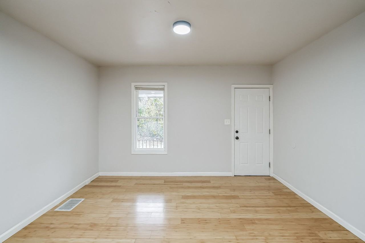 5328 Glenmore Ave - Photo 3 of 16