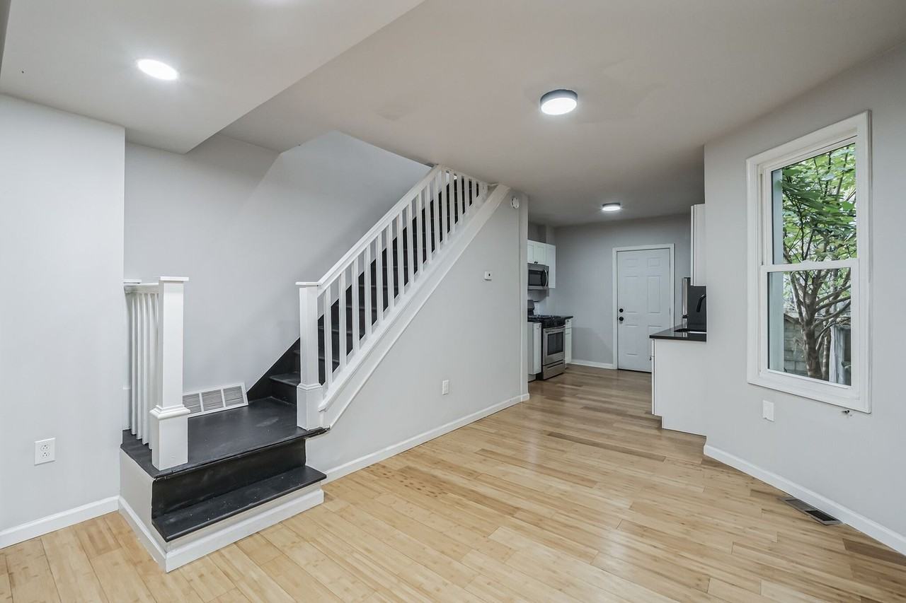 5328 Glenmore Ave - Photo 4 of 16
