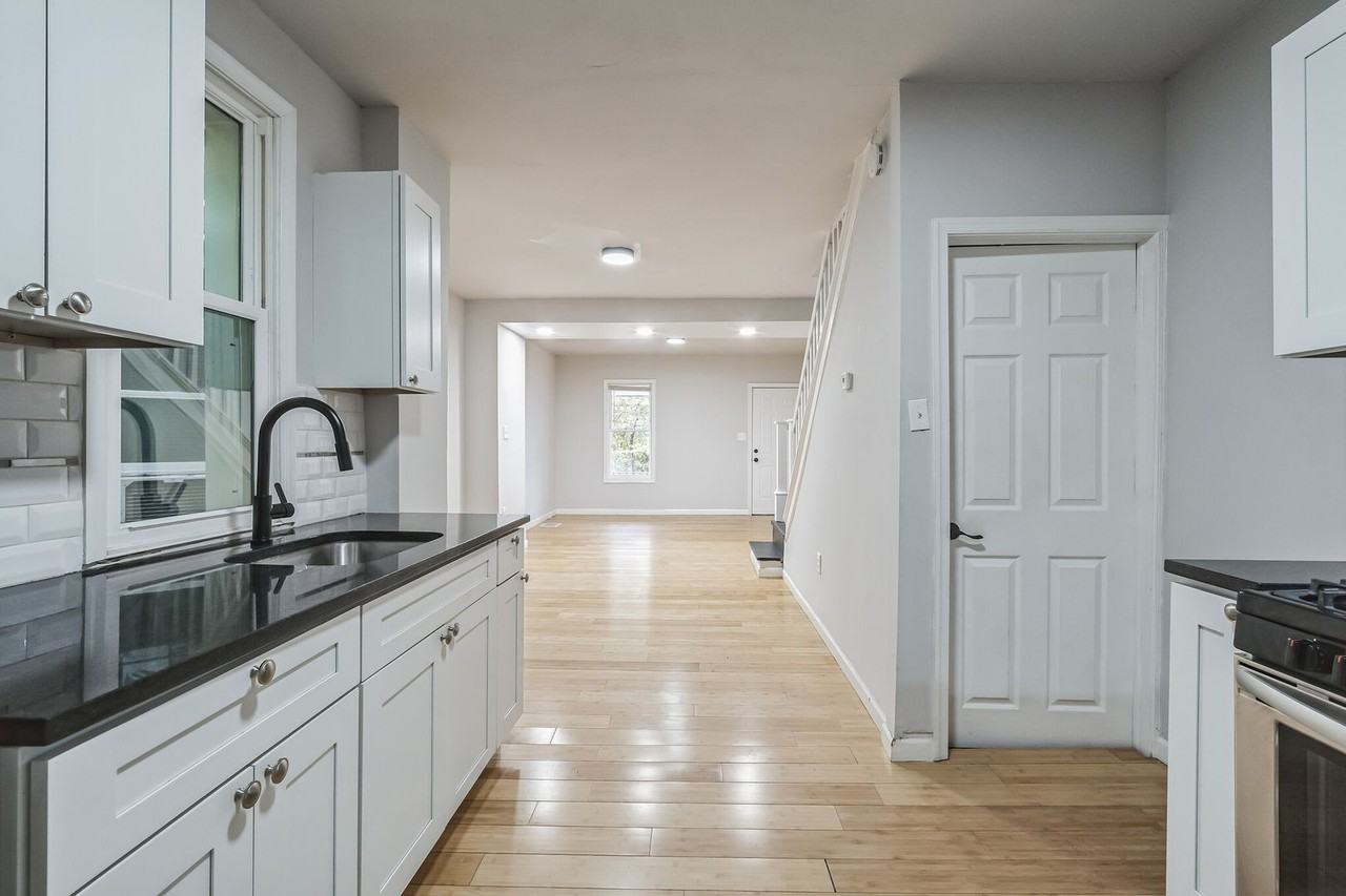 5328 Glenmore Ave - Photo 5 of 16