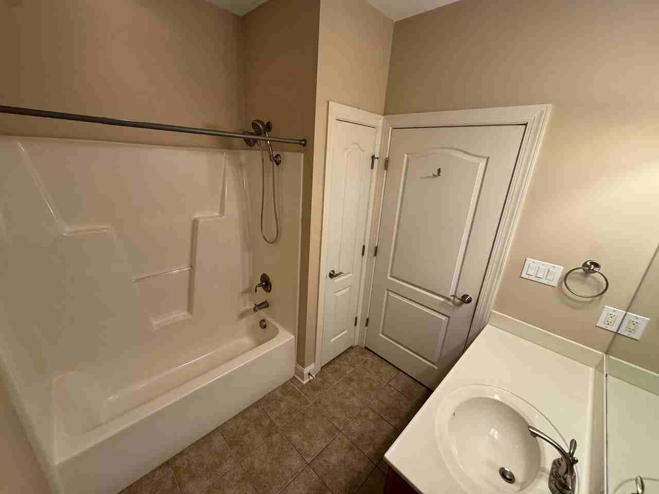 210 Fountainhead Ln - Photo 7 of 23