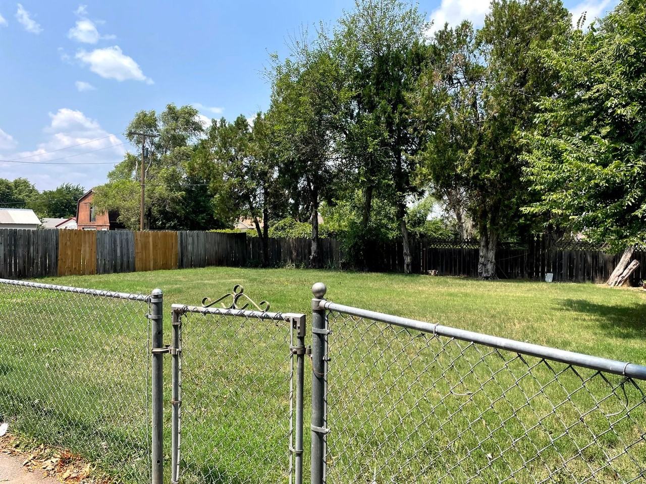 120 E Avenue F - Photo 5 of 21