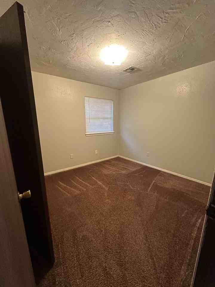 537 Franklin St - Photo 4 of 29