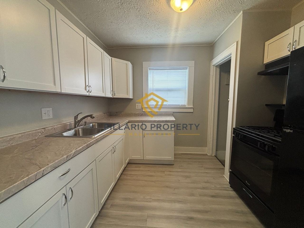 2815 Brookside Ave - Photo 2 of 17