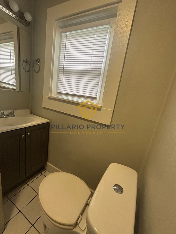 2815 Brookside Ave - Photo 5 of 17