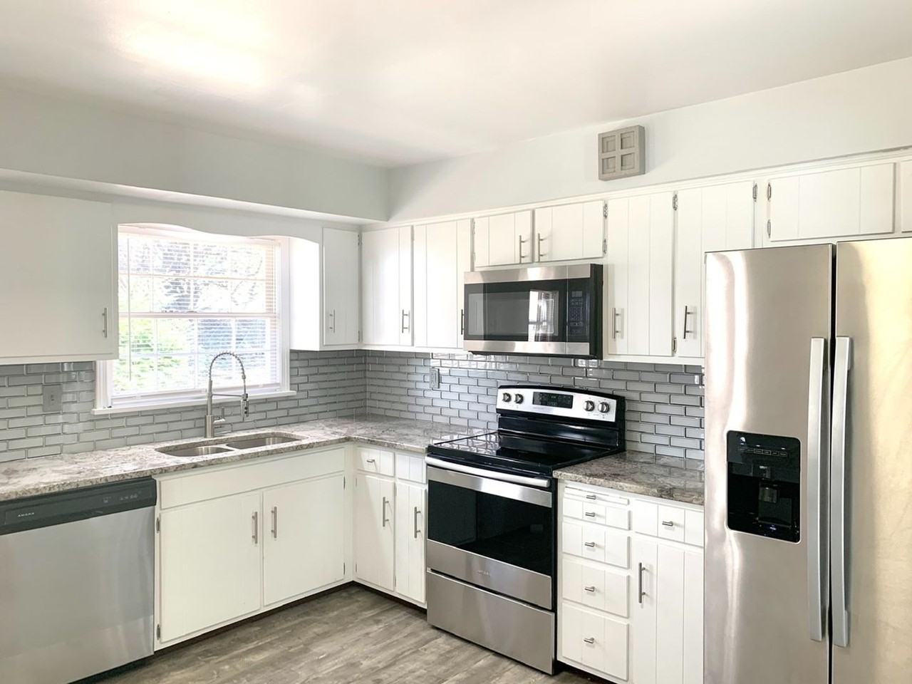 3311 Mid Dale Ln - Photo 2 of 23