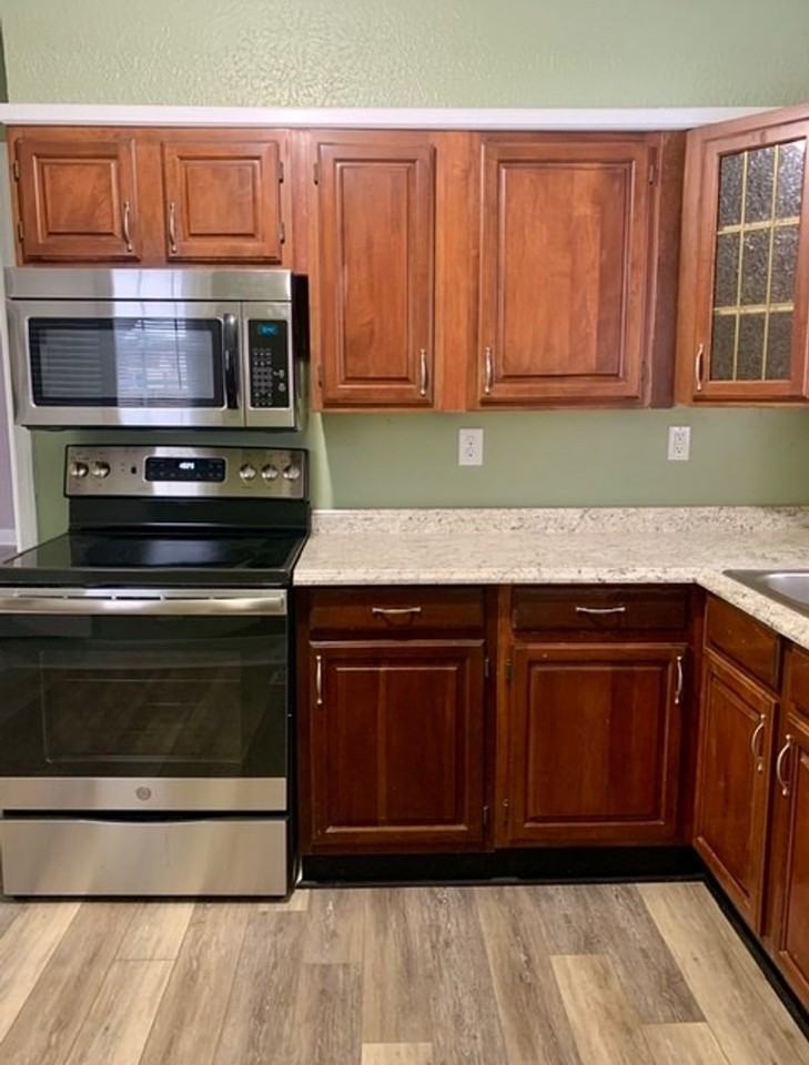 2421 Lindbergh Dr - Photo 4 of 17