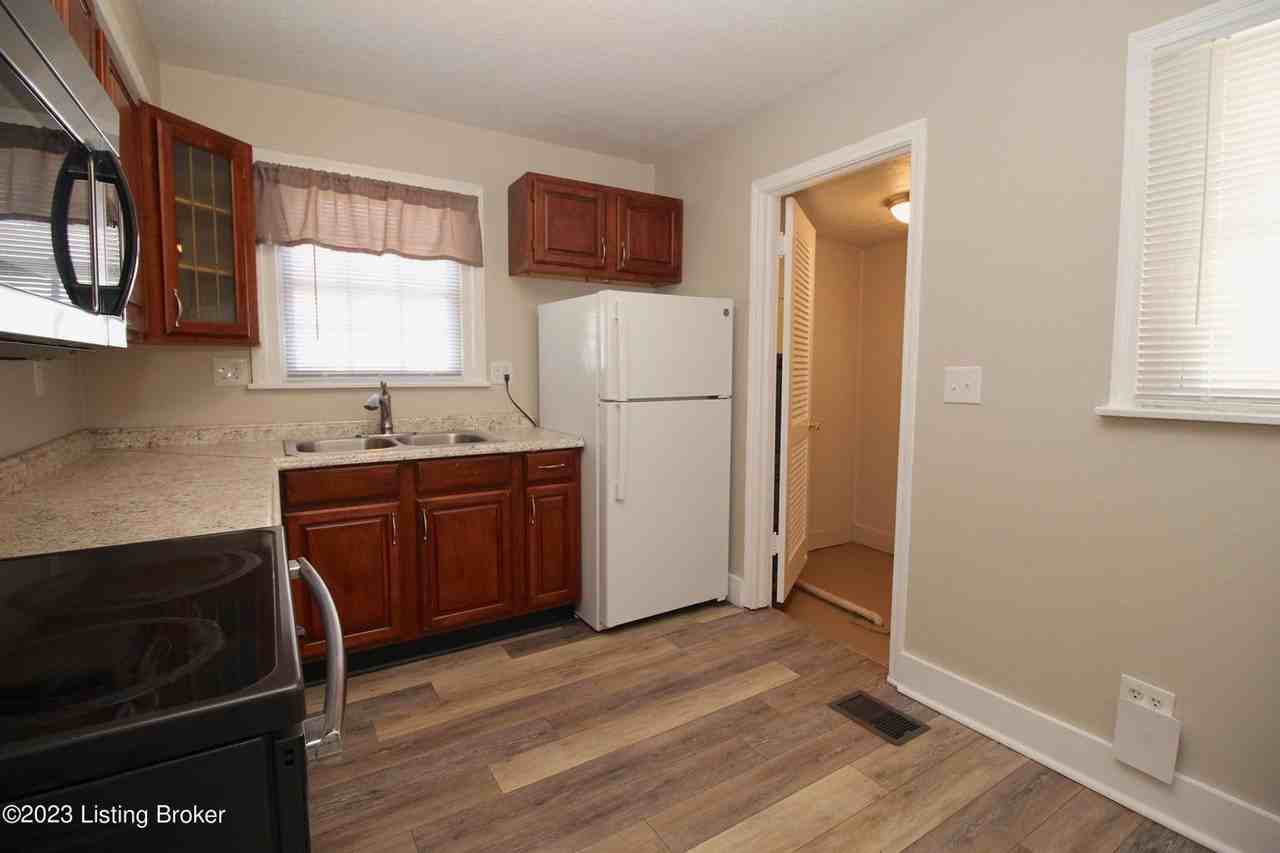 2421 Lindbergh Dr - Photo 5 of 17