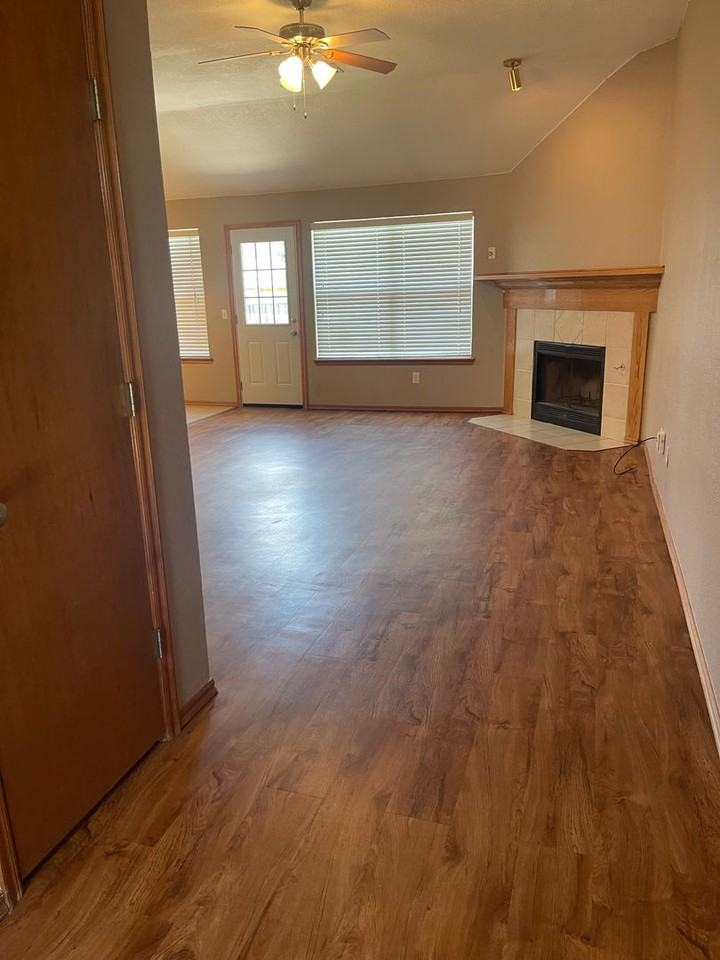 3417 Shadow St - Photo 5 of 12