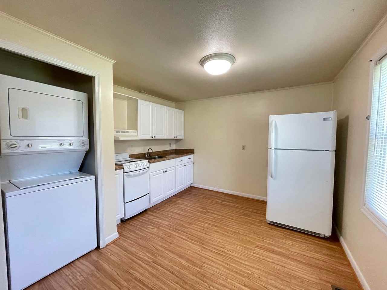 108 Montgomery St - Photo 4 of 9