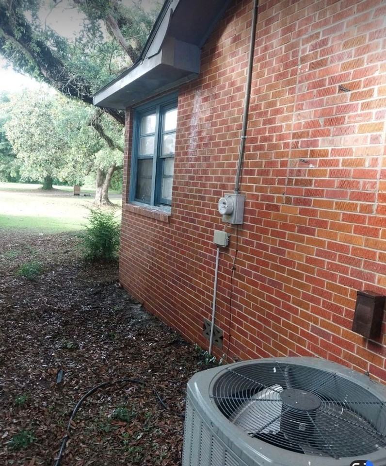 1707 Stanley Dr - Photo 2 of 7
